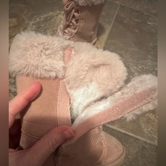 Like new toddler girl size 8 Cozy Pink Fur-Lined Boots - Picture 2 of 5